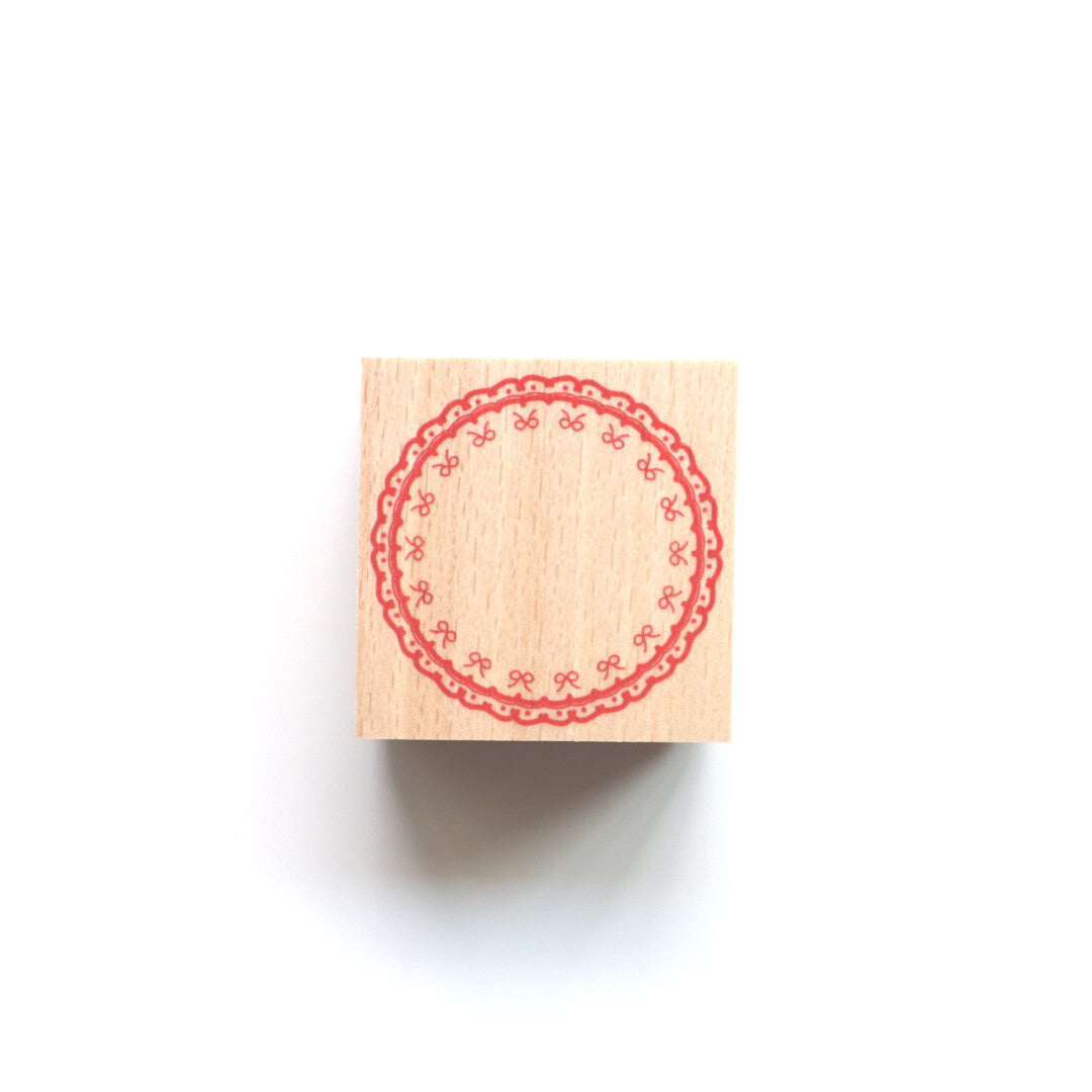 forme. Wooden Rubber Stamp Frilled Circle