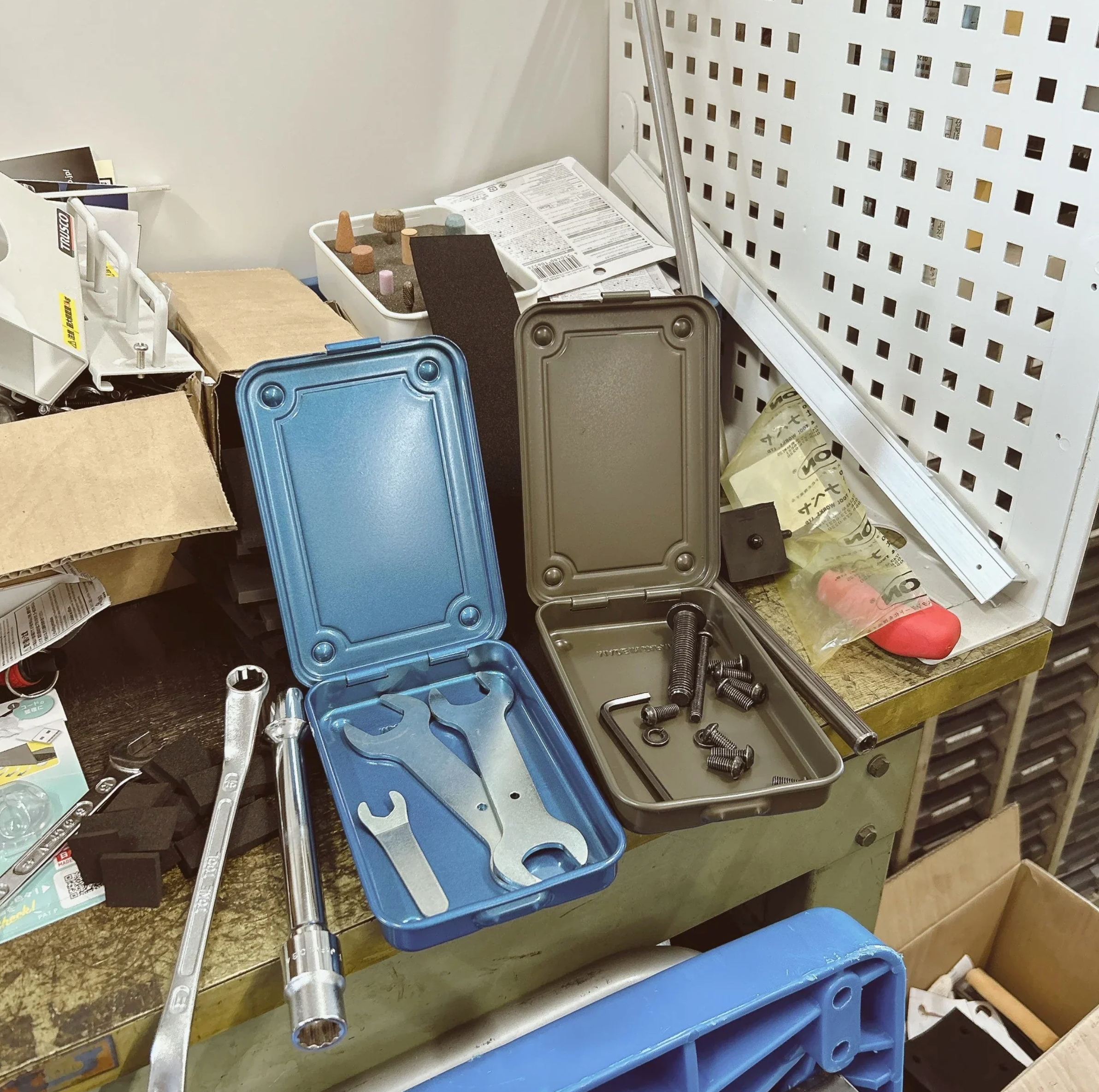 TOYO Trunk Shape Toolbox T-152 | Black - Simple Paper 